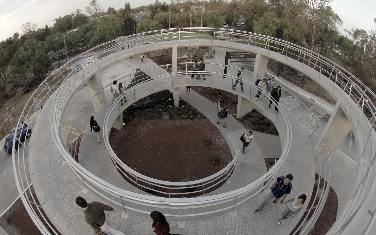 Metrobús Station and Access · Ciudad Universitaria
